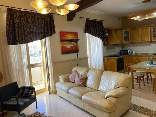 Kuchyň nebo kuchyňský kout v ubytování Birgu SeaView Apartment