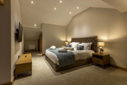 Giường trong phòng chung tại Mansio Suites Basinghall