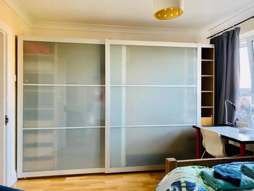 Ένα ή περισσότερα κρεβάτια σε δωμάτιο στο Large Double room in West Kensington-Fulham