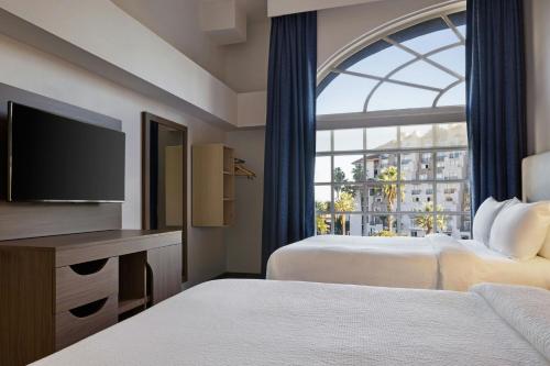 Giường trong phòng chung tại City Express by Marriott Santa Ana/Orange County Airport