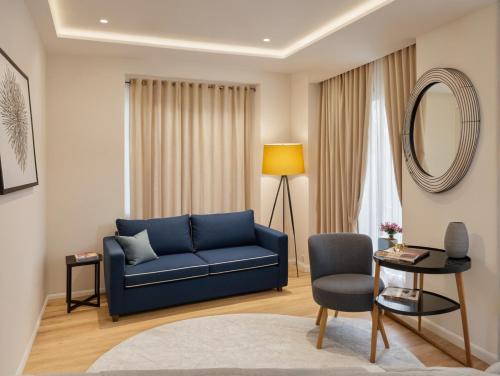 Χώρος καθιστικού στο Modern 4 & 5 BR Townhomes Minutes from Downtown LA