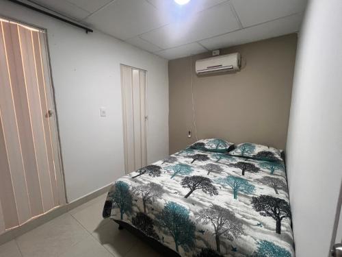 a bedroom with a bed in a room at Aparta estudio Santa Marta in Santa Marta