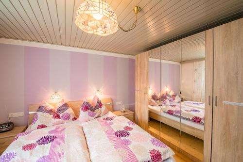 Posteľ alebo postele v izbe v ubytovaní Ferienwohnung Wald