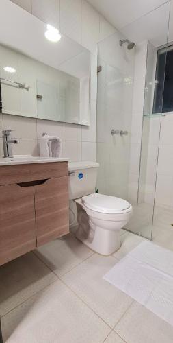 a bathroom with a toilet and a sink and a shower at Posada Pa'sumerce in Tibasosa