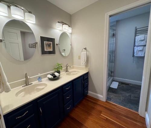 Ένα μπάνιο στο Oak Street Inn