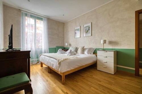 Elegant Three Room Apartment in Porta Romana by Stay Mastery