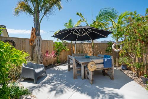 สวนหย่อมนอก Hunter Lodge Your Papamoa Beach Escape Rest Relax Stay