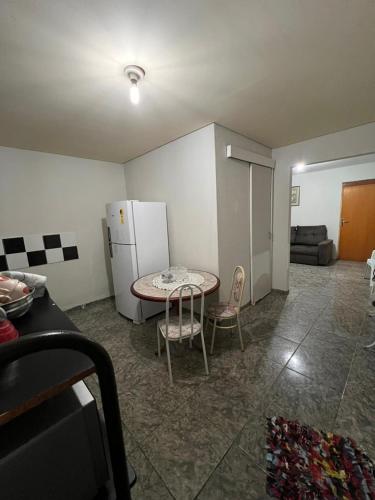 Imagem da galeria de Casa próximo a UFR - QUARTO SALA E COZINHA EQUIPADA em Rondonópolis