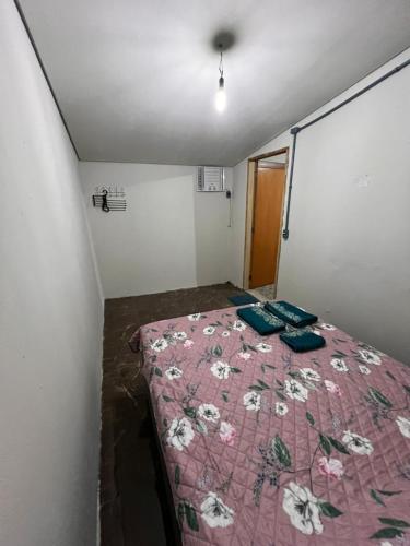 Imagem da galeria de Casa próximo a UFR - QUARTO SALA E COZINHA EQUIPADA em Rondonópolis