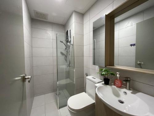 Ванная комната в New Bt Kawan X1 Studio Suite Ikea UOWKDU Stadium