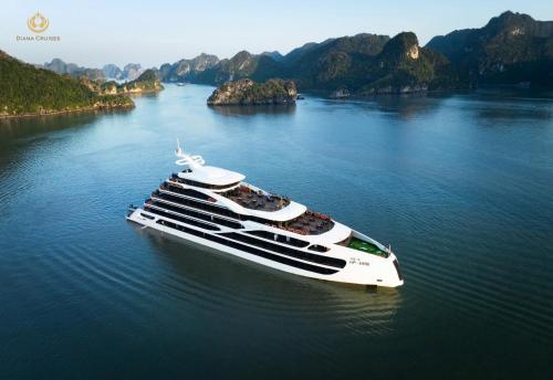 Diana Cruises Halong Bay - Luxury by Venus Group