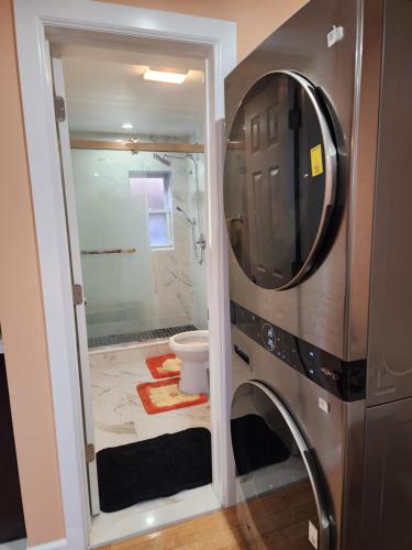 Ένα μπάνιο στο Unique Monthly Rentals For Professionals