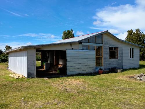 Το κτήριο όπου στεγάζεται  η παραθεριστική κατοικία