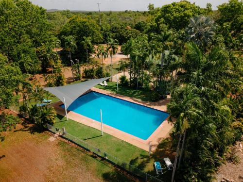 an overhead view of a swimming pool in a resort with trees at BIG4 Breeze Holiday Parks - Katherine in Katherine