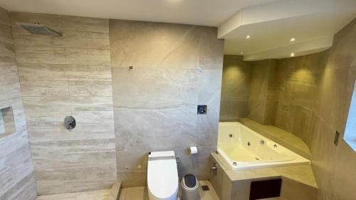 Φωτογραφία από το άλμπουμ του Beautiful new apartment with pool σε Tarija