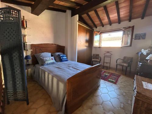 a bedroom with a large bed in a room at Villa T2 Mezzanine, 5 pers, à 600m de la plage. Animaux admis. - FR-1-793-36 in Saint Cyprien Plage