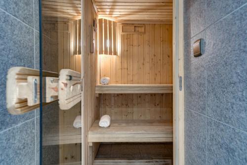 Ένα μπάνιο στο Chalet Safari. Face au Mont-Blanc.