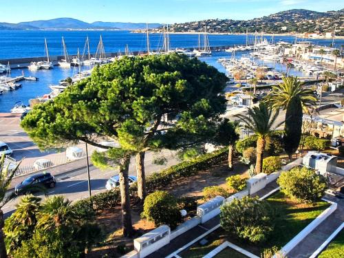 Appartement 3 pièces climatisé avec terrasse, centre-ville, garage à Sainte-Maxime