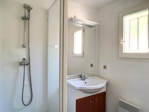 Et badeværelse på Soustons Plage - Villa Duplex 6 pers avec terrasse - FR-1-857-32