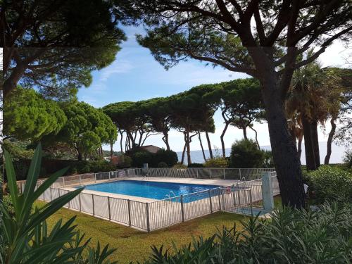 Triplex 4 pièces, vue mer, piscine, parking, animaux admis à Sainte-Maxime