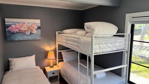 Ένα ή περισσότερα κρεβάτια σε δωμάτιο στο Coastal Retreat on Hazel