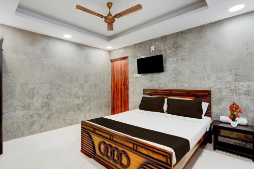 Voodi või voodid majutusasutuse Collection O Karumariamman Temple Thiruverkadu Formerly Sridevi Residency toas