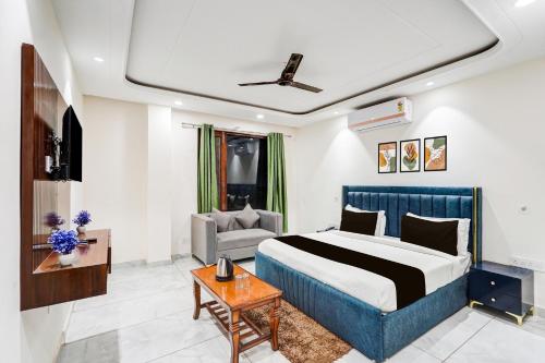 Postel nebo postele na pokoji v ubytování Super Townhouse Sector 102 Noida