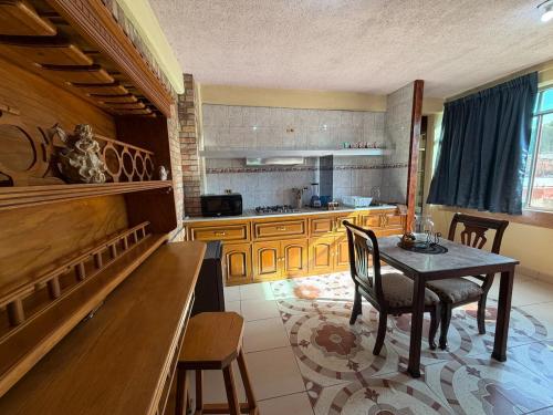 a kitchen with a table and chairs in a room at Departamento Nuevo Céntrico con vista hacia la catedral in Saltillo