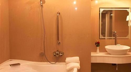 Phòng tắm tại Hotel Ruposhi Bangla