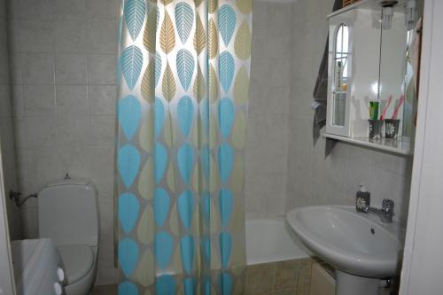 A bathroom at Vasiliki's House