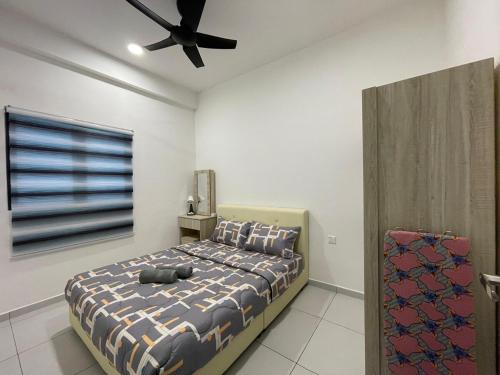 Кровать или кровати в номере Bt KawanX2 2BRSuite IKEA-UOW KDU-ColumbiaAsia