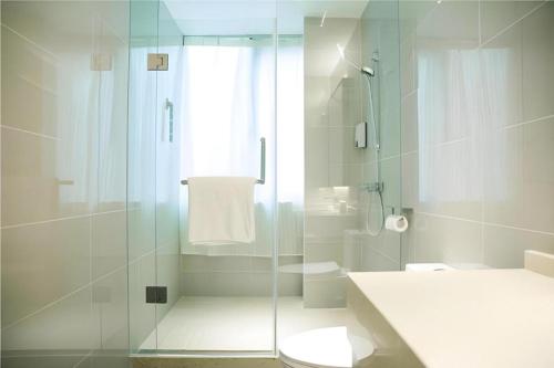 Ένα μπάνιο στο City Comfort Inn Jingzhou Greenland Overseas Beach Wuyue Plaza