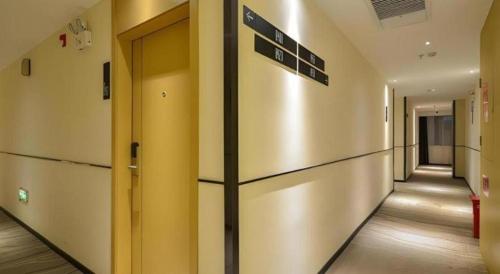 Φωτογραφία από το άλμπουμ του City Comfort Inn Jingzhou Greenland Overseas Beach Wuyue Plaza σε Shashi