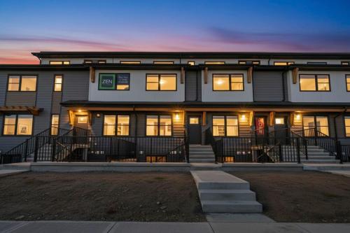 Imagine din galeria proprietății Cozy Place to Stay in Mahogany SE Calgary în Calgary