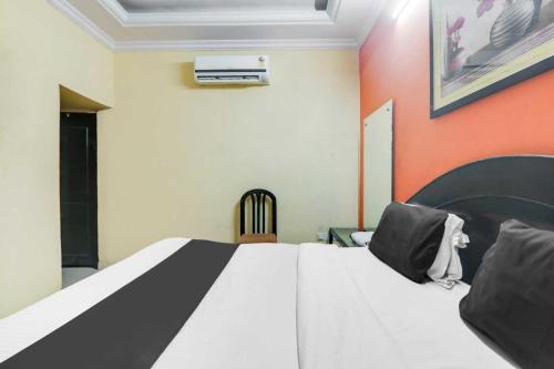 Ένα ή περισσότερα κρεβάτια σε δωμάτιο στο Hotel Pal Awadh