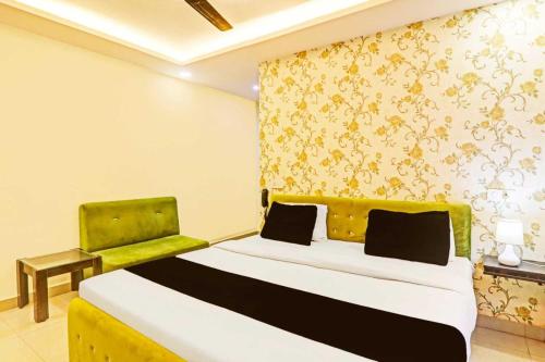 Ένα ή περισσότερα κρεβάτια σε δωμάτιο στο Hotel O Dashashwamedh Ghat