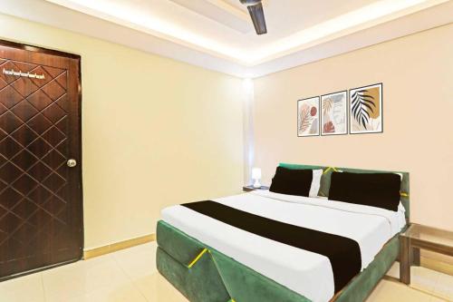 Ένα ή περισσότερα κρεβάτια σε δωμάτιο στο Hotel O Dashashwamedh Ghat