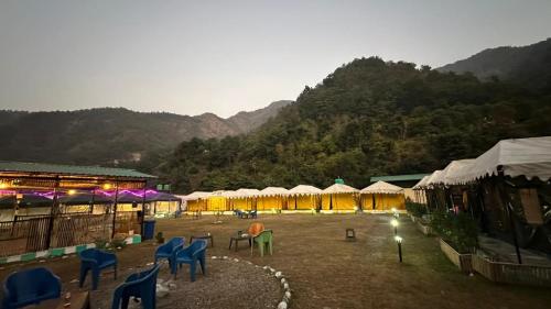 Γενική θέα στο βουνό ή θέα στο βουνό από  οργανωμένο κάμπινγκ