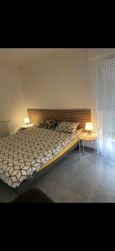 Giường trong phòng chung tại RENT T2 in quiet 2 private parking spaces