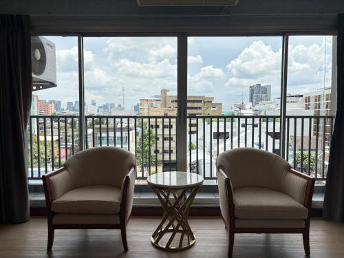 Μπαλκόνι ή βεράντα στο OYO 75446 Travis Inthamara 49