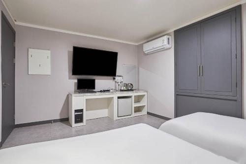 Postel nebo postele na pokoji v ubytování 인천 서구 연호텔