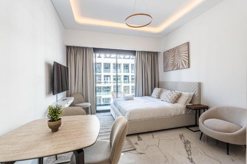 Modern Studio Apartment with Outdoor views I Azizi 67