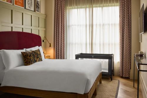 Ένα ή περισσότερα κρεβάτια σε δωμάτιο στο The Hoxton, Southwark