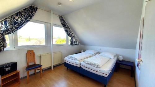 Postel nebo postele na pokoji v ubytování Ferienwohnung Weitblick Breege