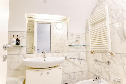 San Babila Elegant Duplex - Milano Design District