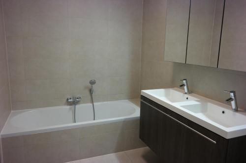 Royal Gardens tesisinde bir banyo