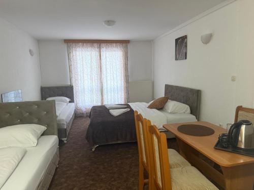 Ένα ή περισσότερα κρεβάτια σε δωμάτιο στο Planinska kuća Vlašić