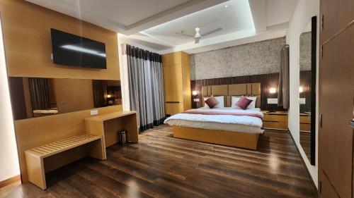 En eller flere senge i et værelse på Somnath Palace