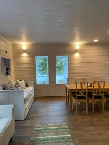 Χώρος καθιστικού στο Idyllic Charm- with a moat!