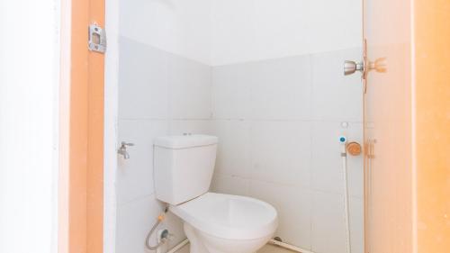 Ένα μπάνιο στο The Lavana Villa Del Matabungkay by RedDoorz